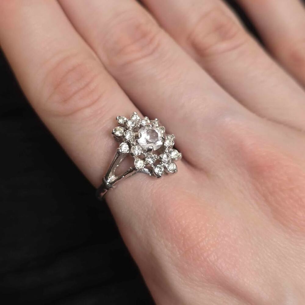 Vintage Rhinestone Starburst Ring Silver Tone Cocktail Ring Size 6.25